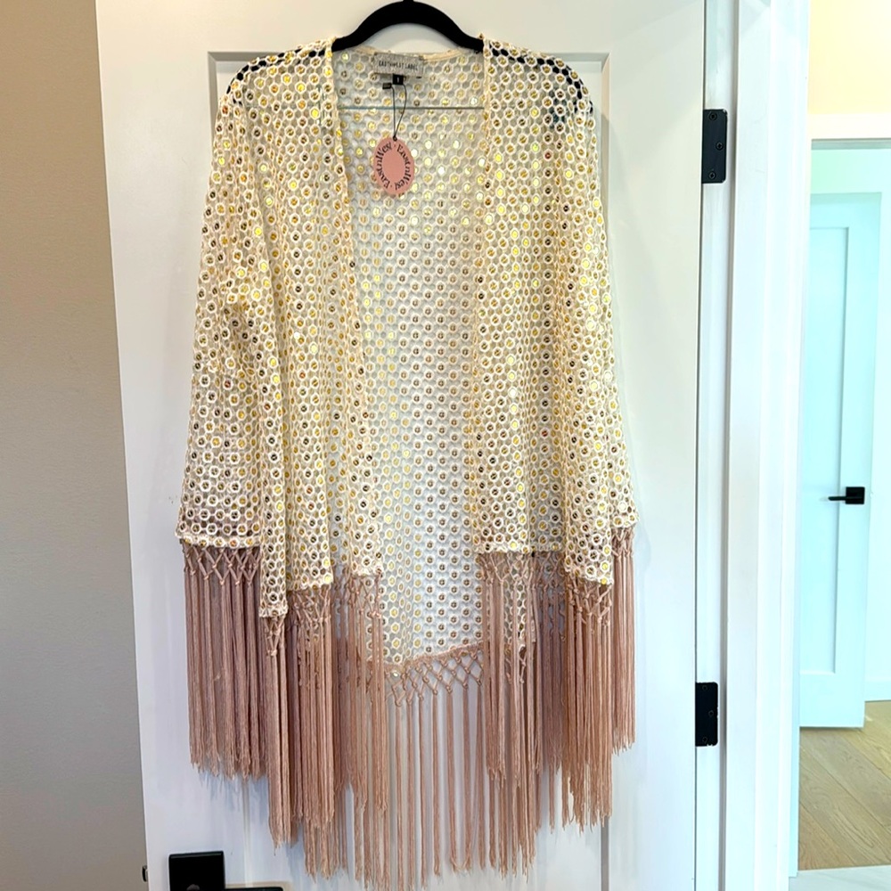 EASTNWESTLABEL Size 1 fits size xs-medium NWT shrug/shall with gold sequins.